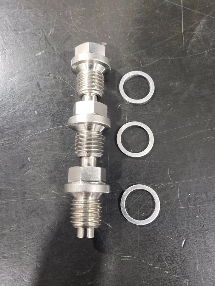 KRX 1000 Stainless Steel drain plugs